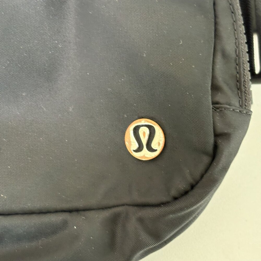 Lululemon Everywhere Belt Bag Black 1L Adjustable Strap Fanny Pack LU9AX2S - Picture 2 of 11